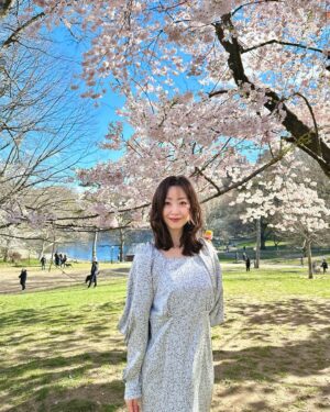 Tomoka Kurokawa Instagram - ♡
セントラルパークの桜🌸
ウェディングドレス姿の方や家族写真を撮っている方も見かけました📸✨
ニューヨークは街中が春モードになってきています🌷
🌏
#黒川智花のNY珍道中
#智花inNY
#nyc
#NewYork
#ニューヨーク生活
#桜
#cherryblossom
#centralpark
#pilgrimhill
#spring