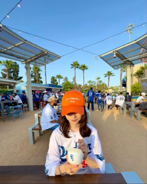 Tomoka Kurokawa Instagram - ♡
なんと今度はロサンゼルスに来ています🌴
まずは野球観戦へ⚾️✨
大谷選手を含め6本ものホームランを見る事ができて感激でした🥳
🌍
#黒川智花のNY珍道中
#智花inNY
#nyc
#ニューヨーク生活
#losangeles
#dodgers 
#dodgersbaseball 
#dodgersstadium
