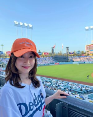 Tomoka Kurokawa Instagram - ♡
なんと今度はロサンゼルスに来ています🌴
まずは野球観戦へ⚾️✨
大谷選手を含め6本ものホームランを見る事ができて感激でした🥳
🌍
#黒川智花のNY珍道中
#智花inNY
#nyc
#ニューヨーク生活
#losangeles
#dodgers 
#dodgersbaseball 
#dodgersstadium