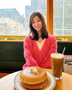 Tomoka Kurokawa Instagram - ♡
パンケーキの有名なお店にて🥞
しみしみのバターとレモン風味のハニーで美味しく頂きました🍯✨
食べきれない時のお持ち帰りも板についてきました😁
🌍
#黒川智花のNY珍道中
#智花inNY
#nyc
#NewYork
#ニューヨーク
#ニューヨーク生活
#パンケーキ
#goldendiner
#髪の毛は切ってないです 😉
#いつもコメントやいいねありがとう 💞