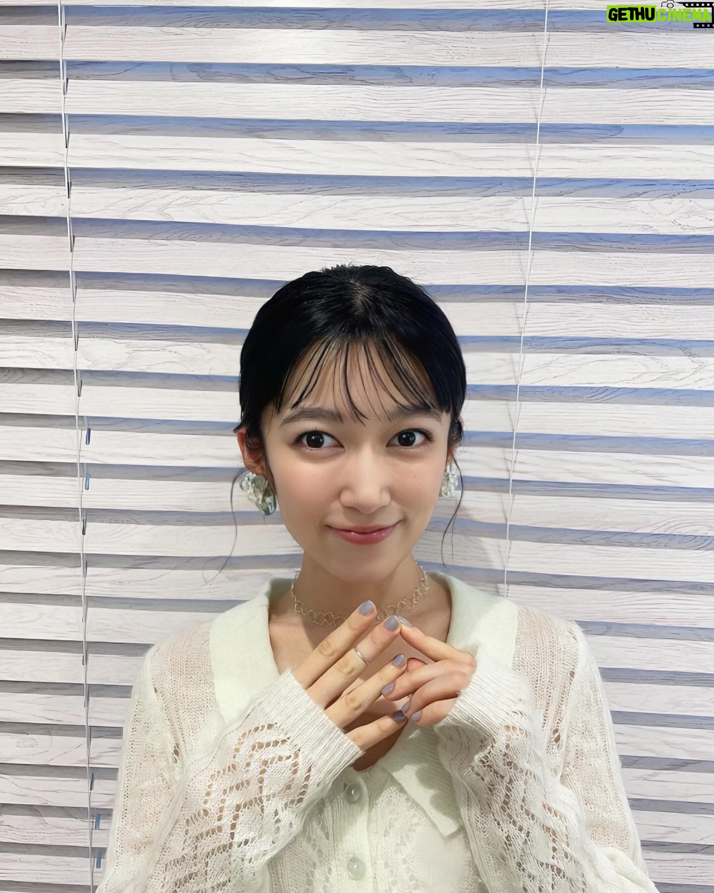 Tomoyo Kurosawa - 2.8K Likes - 桜満開で幸せな1日でした🌸
「響け!ユーフォニアム3」どうぞよろしくお願いします✨
・・・・・・
ニット・スカート @honeymihoney_official
アクセサリー @rhodes_showroom
イヤリング @mami_mi_
チョーカーネックレス @porettofelun_jewelry