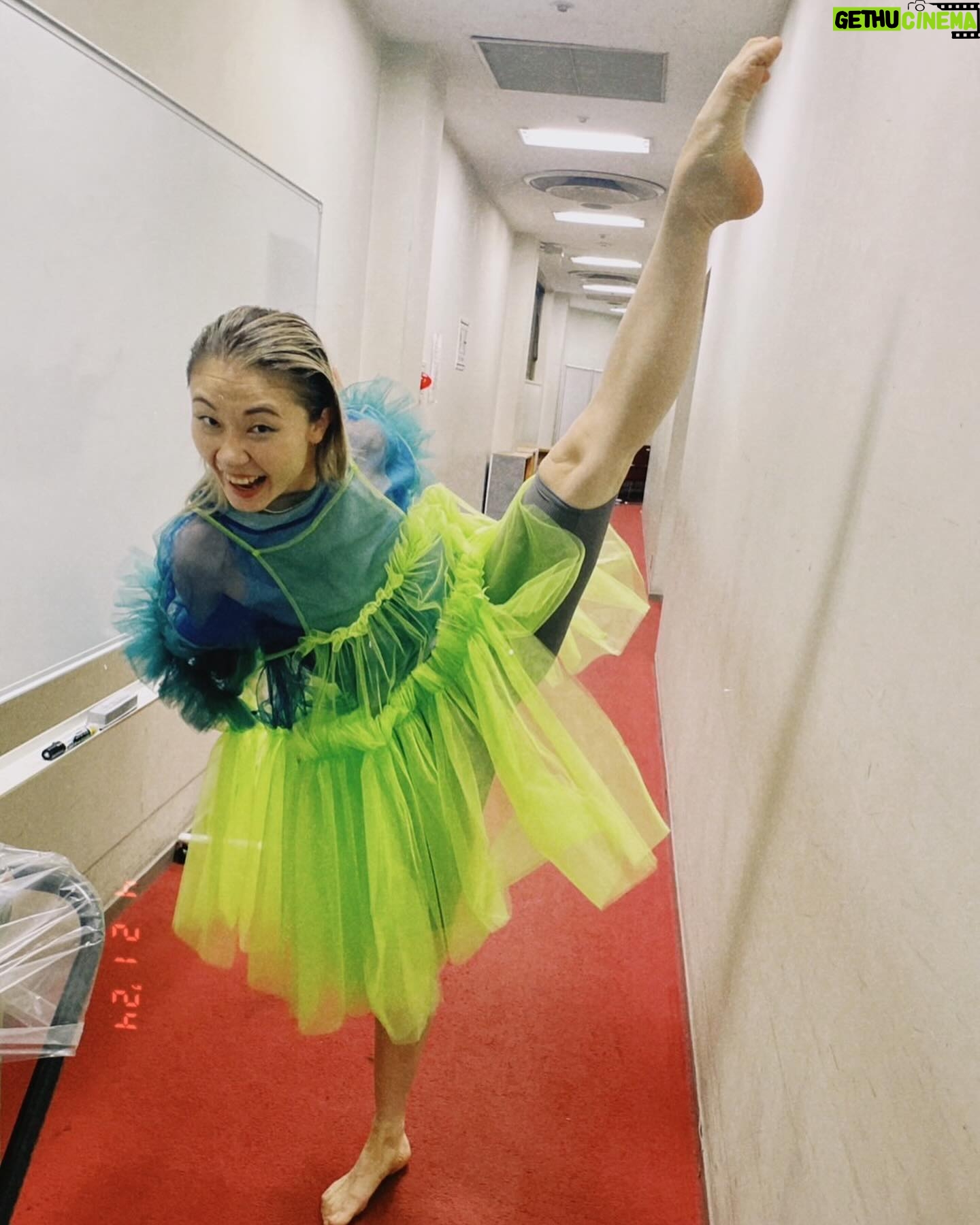 Tomoyo Kurosawa - 2.9K Likes - kioku tadori te 2024 aquarium🪼
携わってくださったすべての皆様、そして会場にお越しいただいた皆様のおかげで、無事終演することができました。
応援してくれている皆様にきちんと感謝を伝えたいと願って設けていただいたお見送り会ではたくさんの皆さまにお会いすることができて、お友達がたくさんできたようなしあわせな気持ちになりました🪼
これからもコメントなどでおはなし聞かせてくださいね🌱
優さんの豊かさ、ヒロさんの繊細な重なりと恵梨さんの全てを包んで運んでこれる歌声。
照明の美しさ、厳しさに誘われて、主催の皆様の愛に助けられて。
自分の未熟さをたくさん感じた、学びの時間でした。
あの物語はあそこに置いてきて、
今日からはまたあらたな物語を始めたいと思います。
ありがとうございました!
#kiokutadorite2024
・・・・・
お洋服をお揃いにしてあいにきてくれたのすんごく嬉しかったから、これからもたくさんタグつけしていくね👗✨
みんなにあってて最高だった!
ありがとう😊
・お見送り会💛
ビスチェ/ワンピース @arc_press
チュールビスチェ @labelleetude_official
チュールワンピ @birthdayroom_official
アクセサリー @rhodes_showroom
リング @ohrorajewelry
・キュルキュルミニワンピ🩷
ワンピース @shabondama_info
アクセサリー @rhodes_showroom
ハートイヤリング @shirochocolate07
優さんのuo🐠
@arc_press
ブルーシアートップス @yae_tokyo_