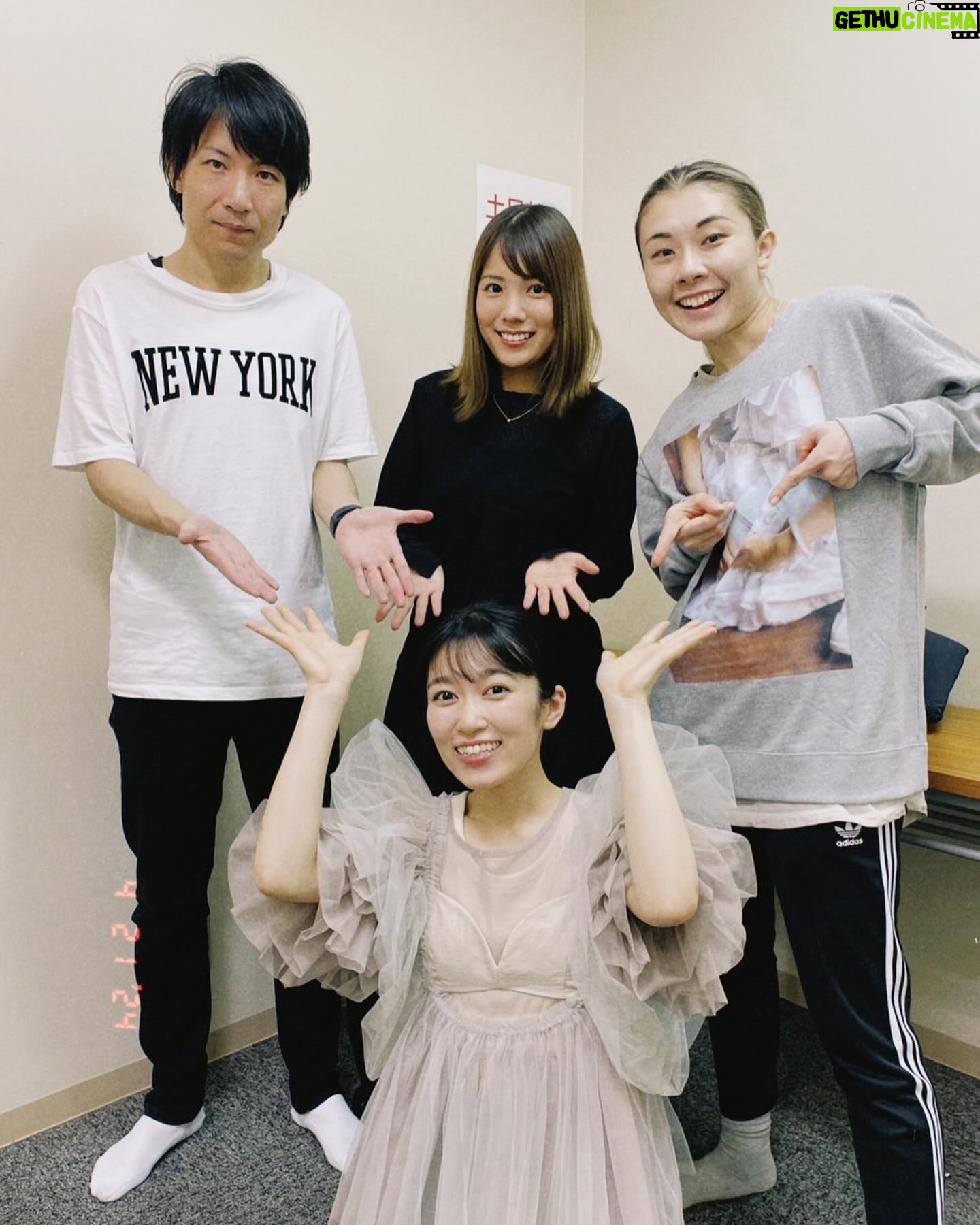 Tomoyo Kurosawa - 2.9K Likes - kioku tadori te 2024 aquarium🪼
携わってくださったすべての皆様、そして会場にお越しいただいた皆様のおかげで、無事終演することができました。
応援してくれている皆様にきちんと感謝を伝えたいと願って設けていただいたお見送り会ではたくさんの皆さまにお会いすることができて、お友達がたくさんできたようなしあわせな気持ちになりました🪼
これからもコメントなどでおはなし聞かせてくださいね🌱
優さんの豊かさ、ヒロさんの繊細な重なりと恵梨さんの全てを包んで運んでこれる歌声。
照明の美しさ、厳しさに誘われて、主催の皆様の愛に助けられて。
自分の未熟さをたくさん感じた、学びの時間でした。
あの物語はあそこに置いてきて、
今日からはまたあらたな物語を始めたいと思います。
ありがとうございました!
#kiokutadorite2024
・・・・・
お洋服をお揃いにしてあいにきてくれたのすんごく嬉しかったから、これからもたくさんタグつけしていくね👗✨
みんなにあってて最高だった!
ありがとう😊
・お見送り会💛
ビスチェ/ワンピース @arc_press
チュールビスチェ @labelleetude_official
チュールワンピ @birthdayroom_official
アクセサリー @rhodes_showroom
リング @ohrorajewelry
・キュルキュルミニワンピ🩷
ワンピース @shabondama_info
アクセサリー @rhodes_showroom
ハートイヤリング @shirochocolate07
優さんのuo🐠
@arc_press
ブルーシアートップス @yae_tokyo_