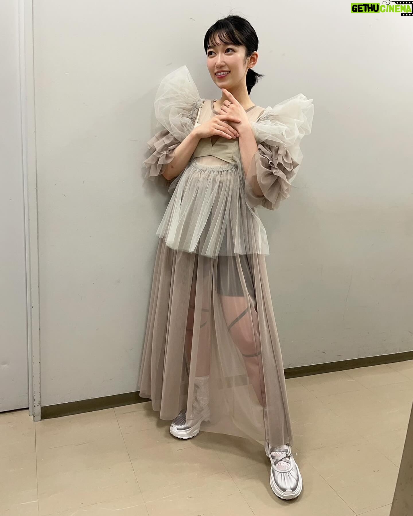 Tomoyo Kurosawa - 2.9K Likes - kioku tadori te 2024 aquarium🪼
携わってくださったすべての皆様、そして会場にお越しいただいた皆様のおかげで、無事終演することができました。
応援してくれている皆様にきちんと感謝を伝えたいと願って設けていただいたお見送り会ではたくさんの皆さまにお会いすることができて、お友達がたくさんできたようなしあわせな気持ちになりました🪼
これからもコメントなどでおはなし聞かせてくださいね🌱
優さんの豊かさ、ヒロさんの繊細な重なりと恵梨さんの全てを包んで運んでこれる歌声。
照明の美しさ、厳しさに誘われて、主催の皆様の愛に助けられて。
自分の未熟さをたくさん感じた、学びの時間でした。
あの物語はあそこに置いてきて、
今日からはまたあらたな物語を始めたいと思います。
ありがとうございました!
#kiokutadorite2024
・・・・・
お洋服をお揃いにしてあいにきてくれたのすんごく嬉しかったから、これからもたくさんタグつけしていくね👗✨
みんなにあってて最高だった!
ありがとう😊
・お見送り会💛
ビスチェ/ワンピース @arc_press
チュールビスチェ @labelleetude_official
チュールワンピ @birthdayroom_official
アクセサリー @rhodes_showroom
リング @ohrorajewelry
・キュルキュルミニワンピ🩷
ワンピース @shabondama_info
アクセサリー @rhodes_showroom
ハートイヤリング @shirochocolate07
優さんのuo🐠
@arc_press
ブルーシアートップス @yae_tokyo_