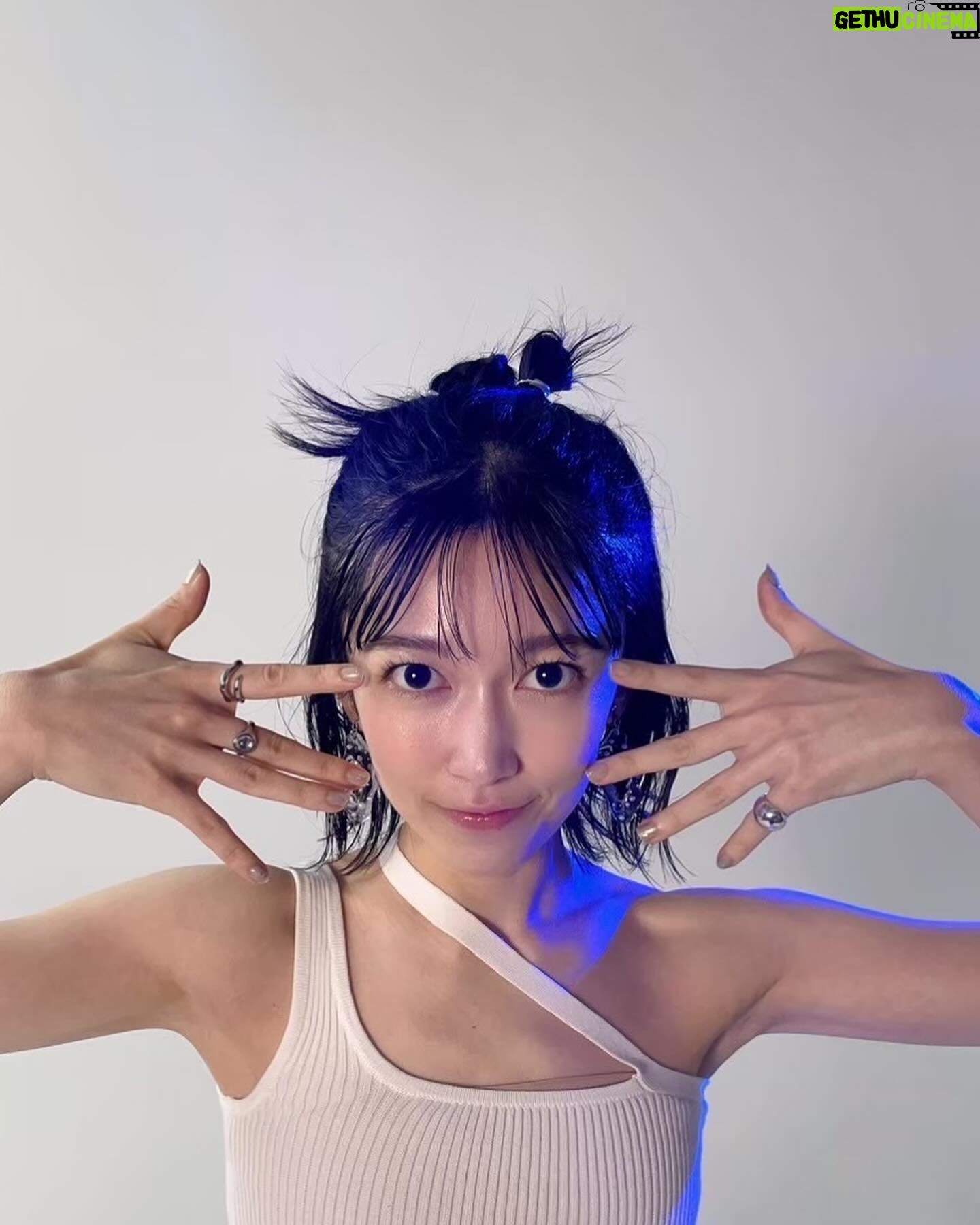 Tomoyo Kurosawa - 2.9K Likes - kioku の記憶🌱
少し日が経ってしまったけれど『kioku tadori te 2024』と『黒沢ともよ2024上海公演 _你喜欢什么颜色呢?』のメインヴィジュアルの衣装が可愛かったので紹介◎
この怒涛の2ヶ月を楽しく彩ってくれた作品です。
カメラマンはさすがのキラキラ小川さん🪼
同世代は現場で会えると心強いね。
いつもありがとう!
これからもよろしくお願いします🙌
・・・・・・・・・・・・・・・
しろ
◆ともよ
アシメキャミ @ekcookies_jp
パンツ @uenui.official
イヤリング @monamie79_official
ピンキーリング @caki.jewelry
その他リング @cherie_ac_official
◆優さん
トップス @fumiku_tokyo
ピアス @yuu_select
リング @sorbet_accessory
@accessoryshop.mary
あお
◆ともよ
ワンピース @uenui.officia
イヤリング @monamie79_official
うねうねリング @enn._official
ストーンリング @cherie_ac_official
