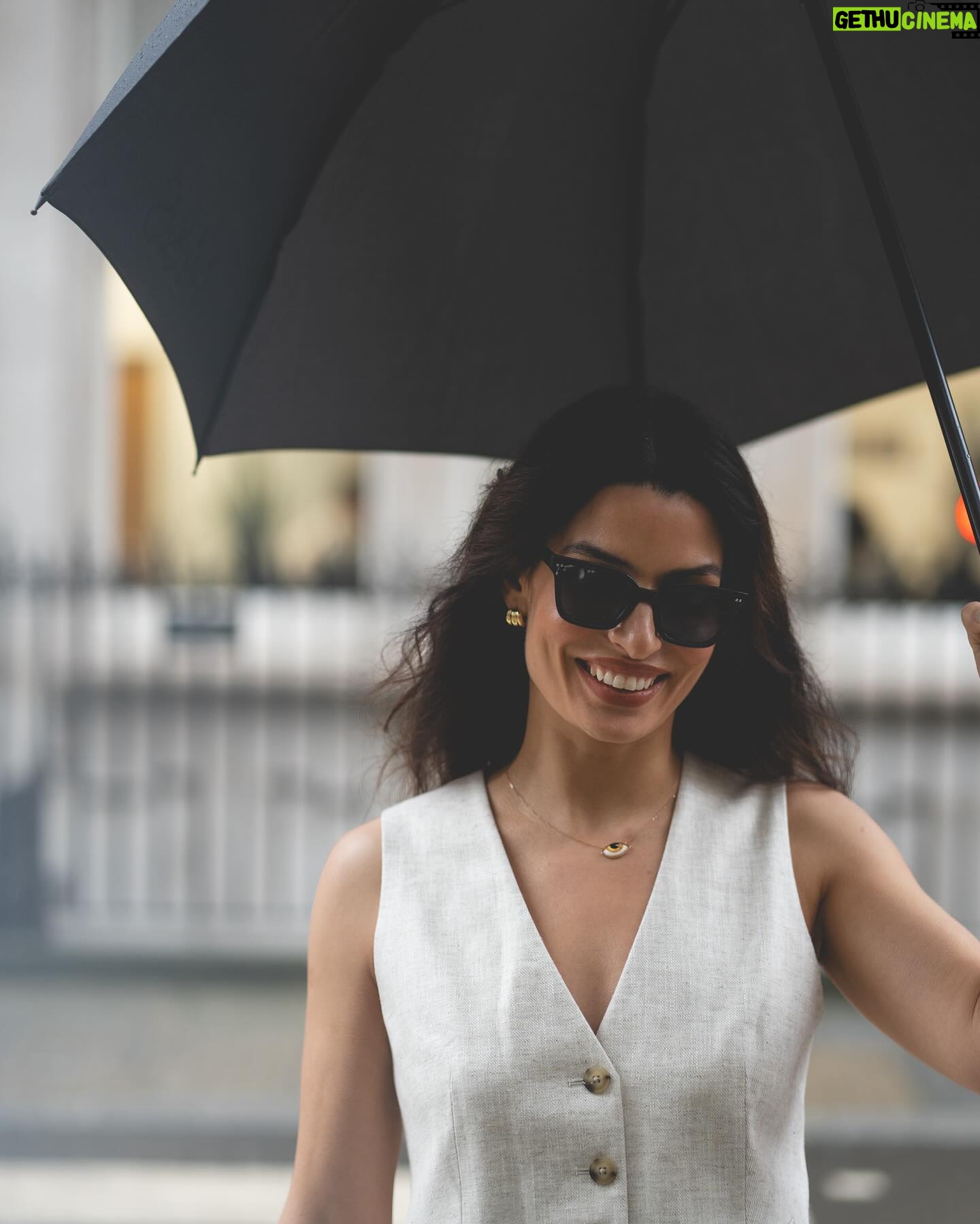 Tonia Sotiropoulou Instagram - Prepare yourself for the dynamic vibes of the M&S Spring Style Collection. Available in stores and online. ๐ผ Photographer @picturerex_rekhadamhar @marksandspencergreece @marksandspencer #SpringFeels #MandSLondon #London