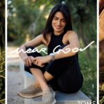 Tonia Sotiropoulou Instagram - Every morning walk I take with Stella, every moment I spend in nature, embracing sunshine, every step you take is an opportunity to be good to myself #weargood Κάθε πρωινή βόλτα με τη Στέλλα , κάθε στιγμή που έρχομαι κοντά στη φύση, κάθε ηλιόλουστη στιγμή , είναι μια ευκαιρία να κάνω το καλό για εμένα @tomsgreece Photographer @nmastoras @tomsgreece @toms #weargood #toms #tomsgreece