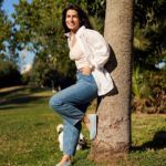 Tonia Sotiropoulou Instagram - Every morning walk I take with Stella, every moment I spend in nature, embracing sunshine, every step you take is an opportunity to be good to myself #weargood Κάθε πρωινή βόλτα με τη Στέλλα , κάθε στιγμή που έρχομαι κοντά στη φύση, κάθε ηλιόλουστη στιγμή , είναι μια ευκαιρία να κάνω το καλό για εμένα @tomsgreece Photographer @nmastoras @tomsgreece @toms #weargood #toms #tomsgreece