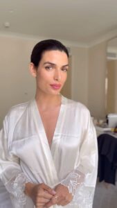 Tonia Sotiropoulou Instagram - Red carpet ready ❤️‍🔥 Thank you @esteelauder #Futurist #BronzeGoddess #PureColor #EsteeLauderGreece #cannes #esteelauder #glam #getreadywithme #beauty