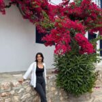 Tonia Sotiropoulou Instagram - Και του χρόνου 🌺❤️ #easter #hydra #friends #family #spring #flok