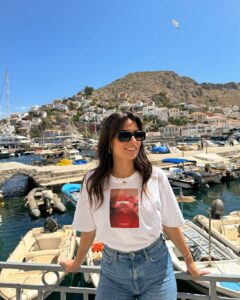 Tonia Sotiropoulou Instagram - Χρόνια πολλά με υγεία και φως 💙 #hydra #easter #greece #friends #family