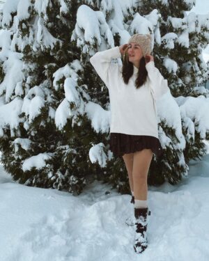 Toprak Sağlam Instagram - “Uçuşan bir kar tanesi olmak.. 
Kar olmak.. 
Beyaz ve sonsuz..” ❄️☃️🌨 #winter