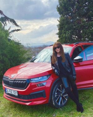 Toprak Sağlam Instagram - Tüm kadınlar çok güzel, özgür ve kendileri gibi olduklarında.. @skodaturkiye #kodiaq @aslihangunduz seviyorum🍀
