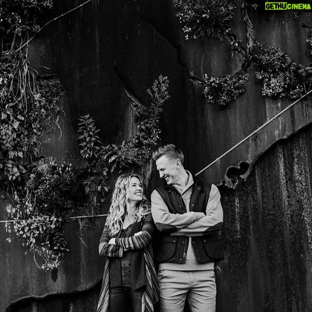 Tori Anderson - 3.2K Likes - Obviously he really annoys me.
.
.
.
.
Ps thanks @scarletoneill for capturing these moments.