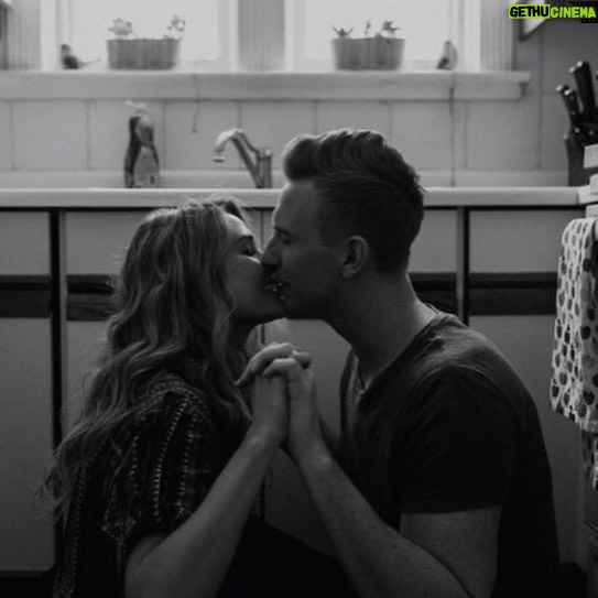 Tori Anderson - 3.2K Likes - Obviously he really annoys me.
.
.
.
.
Ps thanks @scarletoneill for capturing these moments.