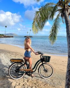 Actress Tori Anderson HD Instagram Photos and Wallpapers June 2023