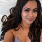 Tracey Edmonds Instagram - Happy Monday Fam! Hope your week is off to a great start! As you may know,, I switch up my work agenda from one day to the next! Today was "content shooting day" out here in Hilton Head and we just finished. Can't wait to post what we shot and,hopefully, you'll like the info I'll be sharing! 🙏🏽 Now... I just have to thank my makeup guru out here @lindaburtonmakeup for setting my makeup so it lasted ALL DAY! And she has MASTERED the "natural makeup" makeup look! 😉🙌🏽 I love you Linda and don't know what I'd do without you! 😘 Sending everyone #Mondaylove! ❤️ #liveyourbestlife