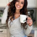Tracey Edmonds Instagram - Happy Friday, Fam! 🫖🍃 Many of you have been asking me about the teas that you’ve seen me drink. When you get a chance, please check out my new YouTube video where I dive into all the AMAZING health and wellness benefits coming from my FAVORITE teas AND essential oils! And let me know what your favorite teas and essential oils are. ✨ Click the link in my bio to watch my full YouTube video and to subscribe to my YouTube channel or click the link in my stories! • • • • • #motivation #healthylifestyle #healthyrecipes #healthyhabits #inspiration #tearecipies #liveyourbestlife #cleanliving