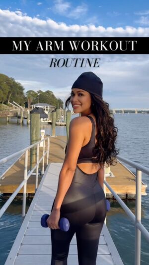 Tracey Edmonds Instagram - Happy Transformational Tuesday Fam!  Time to RISE UP and BE THE BEST YOU!  Here's a FRIENDLY REMINDER to get your workout in.  After I get my cardio in, I do 3x10 reps of these simple arm lifts 3x a week to keep my arms toned and it works like a charm! 💪🏼💫 

Let's GO!!! Let me know your go to workouts below! Sending everyone LOVE!! ✌🏽❤️
•
•
•
•
• #motivation #workout #workoutmotivation #armworkoutsforwomen #inspiration #routine #cleanliving #bethebestyou #theworldiswaitingforyou #liveyourbestlife #fableticsambassador #fabletics