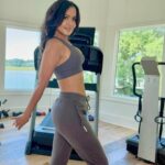 Tracey Edmonds Instagram - Happy Tuesday Fam! The busier I get, the more I appreciate comfortable athleisurewear and @fabletics makes THE CUTEST and THE BEST! FABLETICS has ALWAYS been my GO TO for fitnesswear and athleisurewear since they first launched!!! If you look at my page and see me doing yoga or working out, I've got FABLETICS on.. so I was very excited when they asked me to be a #FableticsBrandAmbassador because I wear them ALL THE TIME! This 2-piece jogger set is SO cute and comfy and comes in different colors. You can get it from the @fabletics website! Let me know what you think or if have any questions! Sending you love! 😘✌🏽❤️ #transformationaltuesday #fabletics #selfcare #healthylifestyle #liveyourbestlife #cleanliving #fitness 💎