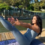 Tracey Edmonds Instagram – Happy Tuesday Fam!
Thereβs nothing like getting some yoga movement out in the sun βοΈ! Try this Boat Pose (Paripurna Navasana) and hold it for as long as you can. The more you practice it, the longer you’ll be able to hold. Trust me… itβs a game-changer for abs! Sending you love! π #transformationaltuesday
β’
β’
β’
β’
β’
β’ #yoga #yogainspiration #healthylifestyle #lifestyle #abworkout #workout #workoutoftheday #motivation #liveyourbestlife #cleanliving #fableticsambassador #fabletics
