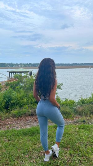Tracey Edmonds Instagram - Waiting for the sun to set in Hilton Head 🌅💛 I hope you all are enjoying your weekend as much as I am. XO, Tracey

#weekendvibes #hiltonheadisland #cleanliving  #lovelife #positivevibesonly #alrightnow #fableticsambassador #fabletics