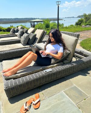 Tracey Edmonds Instagram - Happy Friday Fam! I’m having the perfect work from home day soaking up the sun and creating at the same time! ☀️Sending you all love and motivation to get some work done before we enjoy this beautiful weekend. 
XO, Tracey

#motivation #workfromhome #worklife #liveyourbestlife #inspiration #hiltonhead #cleanliving #positivevibesonly #alirightnow
