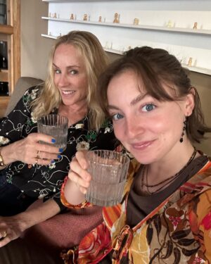 Tracy Pollan Instagram - What we did on vacation 🌷