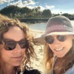 Tracy Pollan Instagram - Aloha from me and my bestie 🌺 #bestfriends #hawaii #laughter #hapiness #jennifergrey