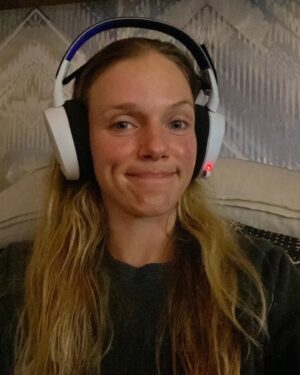 Tracy Spiridakos Instagram - Listen you guys, with all this extra time on my hands you better be ready for a lot of very random pictures. Like this one of me playing God of War and wearing my super cool headset. Very exciting, I know. What’ll be next? More of Nala? Probably. Very likely actually. Maybe some plants? We’ll see where the wind takes us my friends.