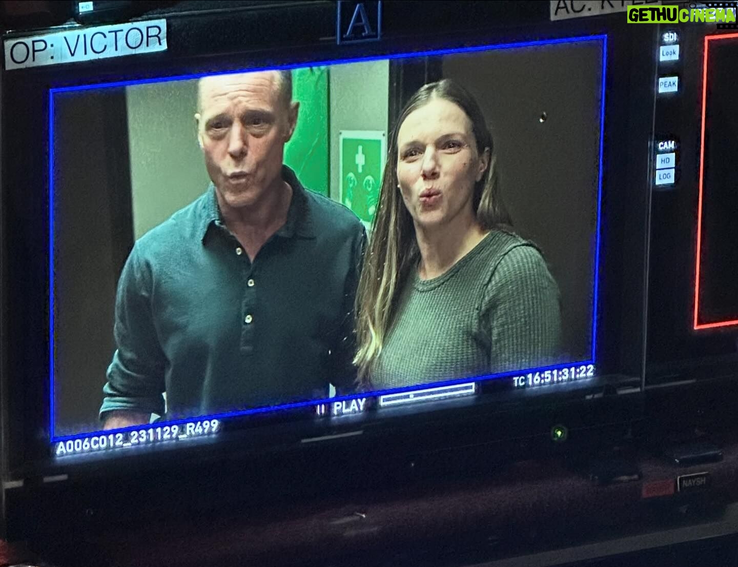 Tracy Spiridakos Instagram - Wwwwwwwhat? New episode of Chicago PD? Tonight?! Excellent 🥳