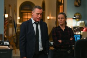 Tracy Spiridakos Instagram - It’s this guy’s directorial debut tonight!!! Tune in for a new episode of #ChicagoPD directed by our very own @jesseleesoffer 🥳🥳🥳