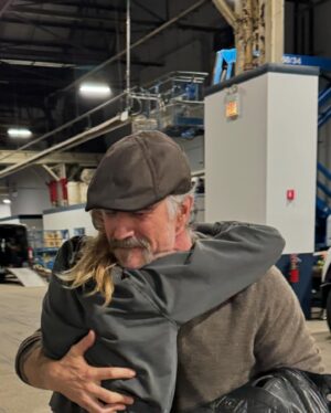 Tracy Spiridakos Instagram - I’m so glad Luce had a camera to capture our reunion. Love you so much!