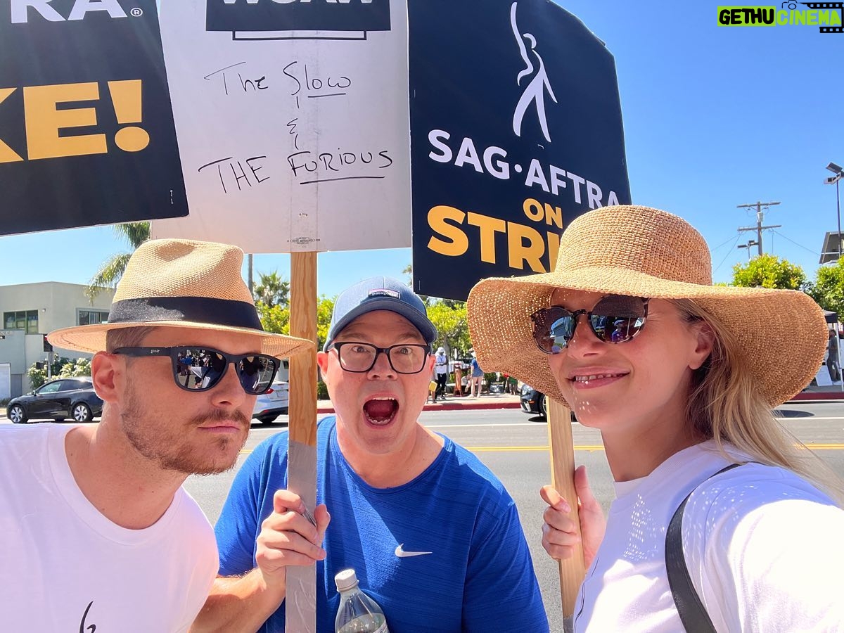 Tracy Spiridakos Instagram - Union strong. #sagaftra #sagaftrastrong #wgastrong