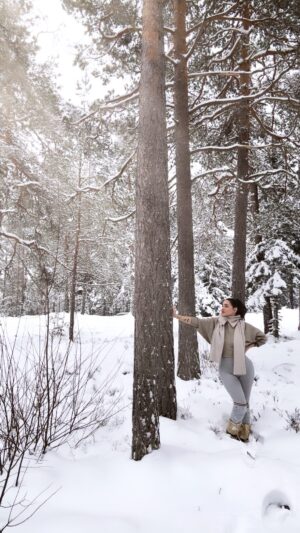 Triana Iglesias Instagram - Å virkelig gå inn i seg selv, og jobbe med seg selv - det innebærer ofte å konfrontere mørket og skyggene våre. Selv om det kan virke skummelt, er det en så vakker reise - med riktige verktøy og støtte. Veien hjem til hjertet ❤️
I over 15 år har jeg selv vært (og vil for alltid være) på en dyp «reise» med trening og lære - som har forvandlet livet mitt. Den har fylt meg med kjærlighet, takknemlighet og lykke, og gitt meg styrke til å møte utfordringer på veien. 
Derfor er jeg så lidenskapelig opptatt av dette arbeidet! 

Hvis du føler kallet og er klar for en transformerende reise , eller vil vite mer -
Send meg en DM 🤍🪽✨

#reklame Surrender to Love & Beyond / by @iwakening_quantum_healing