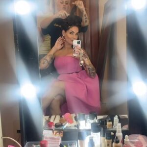 Triana Iglesias Instagram - All about the 🩷-shaped evening dress 🥹✨
@paradisenorge_ 
Styling : @carolineskjelbred
Mua: @susyalexandersen/ @susymakeupartist
#reklame / samarbeid