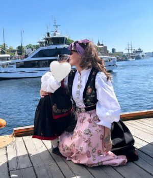 Triana Iglesias Instagram - May the children of today and tomorrow grow up in a wonderful world of peace love and freedom. ❤️
- To peace in the world, and in our hearts!

Gratulerer med dagen Norge. ❤️🎂🍓🇳🇴
