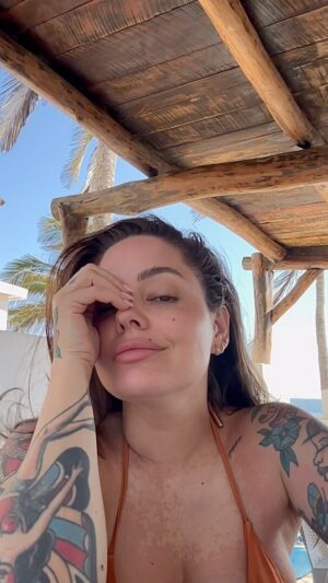 Triana Iglesias Instagram - I open up to receive everything that is meant for me. 
I Open my Heart - wider than my fears. 

So be it 
🌺🌊