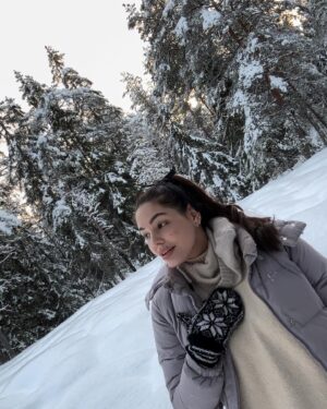 Triana Iglesias Instagram - Holiday Highlights from the slow days between Christmas and New Year’s Eve. Cocooned in the softness of what feels like never-ending snow. ❄️ 

Even if I am a Sunbeam Baby - I love the spirit of snow and Water in all its forms.

Fun fact: Newly fallen snow has this unique ability to absorb sound. It’s the trapped air within the snow that gives it that velvety and sponge-like texture. The countless tiny air pockets serve as traps for sound waves, preventing them from bouncing and reaching our ears.