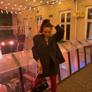 Triana Iglesias Instagram - Oslo City Office Hours. 
Thank you for dressing me mom @dendama ! 
In Havre Studio /Den Dama : recycled, repurposed and vintage - skirt   blazer ❤️
#reklame tag