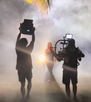 Triana Iglesias Instagram - Last night, I stood up on the couch in the backstage area of the film set and cheered at the TV because it was so exiting! It’s been a crazy month at @paradisenorge_ !!!! 
I can promise you one of the best seasons yet. 😮‍💨🦋

#reklame/ samarbeid