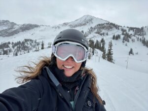 Trieste Kelly Dunn Instagram - Helluva Spring Utah ❤️❄️💥🌨 🤍⛷

Extra grateful to @drdifelice and @thetorontophysio for putting this knee back together. ACL surgery was one year ago today!