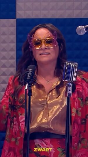 Trijntje Oosterhuis Instagram - You’re simply the best.. tot je wordt geraakt natuurlijk 💦🚿

Deze spetterende sterren meer spellen zien spelen? Kijk de laatste aflevering van That’s My Jam terug op NPO Start. 💛