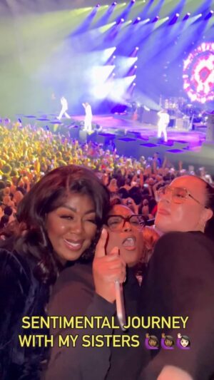 Trijntje Oosterhuis Instagram - Heerlijk dit!! Wat een track 🔥🔥😍. Niet normaal! Sentimental Journey met @_boys_ii_men in de @afaslive. Met m’n sisters  @bergetlewis & @edsiliarombley. En dat op een Dinsdagavond 🔥🙌🏽🤩🕺🏾💃🏽🪩. Wie van jullie waren er ook bij?? #boystomen #theendoftheroad #bffs❤️ #ladiesofsoul #love #family