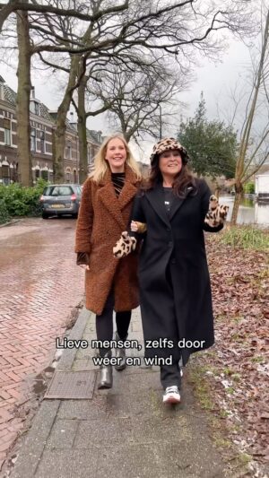 Trijntje Oosterhuis Instagram - Nooit meer op dieet! 💪🏻
Ik ben zo blij dat ik nu al een tijd de Lazyfitgirl Methode volg van Anki en dat ik resultaat boek zonder dat ellendige dieetgedoe. 🎉 Ik heb veel meer energie en spring dan ook gezellig op de trampoline mee nu. Ook m’n concertreeks in december ging me makkelijker af. 

Anki is voedingsdeskundige en heeft al duizenden vrouwen geholpen in hun Transformatie naar een dieetvrij leven door het maken van Eetswitches volgens haar succesvolle 6 stappenplan.
 
Wil jij ook afvallen zonder dieet, samen met mij? Ga dan snel naar de link in mijn bio en gebruik code TRIJNTJE voor €30 korting op de geweldige online Transformatie Cursus van 16 weken! 🎉

#trijntjesamenwerking #partner #lazyfitgirltransformatie #gezondafvallen #afvallenzonderdieet #nooitmeeropdieet #gezondeleefstijl #afvallen #lazyfitgirl #lazyfitgirlmethode