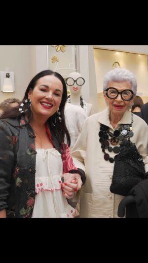 Triona McCarthy Instagram - Iris was a one-off! 
We 🇮🇪 loved her uniqueness & her youthful spirit & I made sure I told her that when I met her in 🇺🇸 
RIP @iris.apfel
Thanks for the memories!

#ripirisapfel #irisapfel #irisapfelinspired
