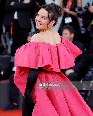 Triona McCarthy Instagram - Grazie mille 💗 @armanibeauty  for getting me #redcarpetready for last nights #ferrarimovie world premiere in Venice 🎥
The pink graphic eye was in homage to the great #lindacantello iconic beauty look from the Giorgio Armani A/W 2018/19 Haute Couture fashion show, where models took to the runway wearing a glowy base (#luminoussilk) with a technicolour pop of pink neon eye makeup.💕
FYI Linda is the inventor of the #smokeyeye & one of my absolute idols 👑 
To see how @armanibeauty MUA @rusznyakgyula recreated this look-take a look at my stories today 👁️

#armanibeauty #armanimakeup

#Venezia80 #Armanibeauty #makeup #skincare #saysi