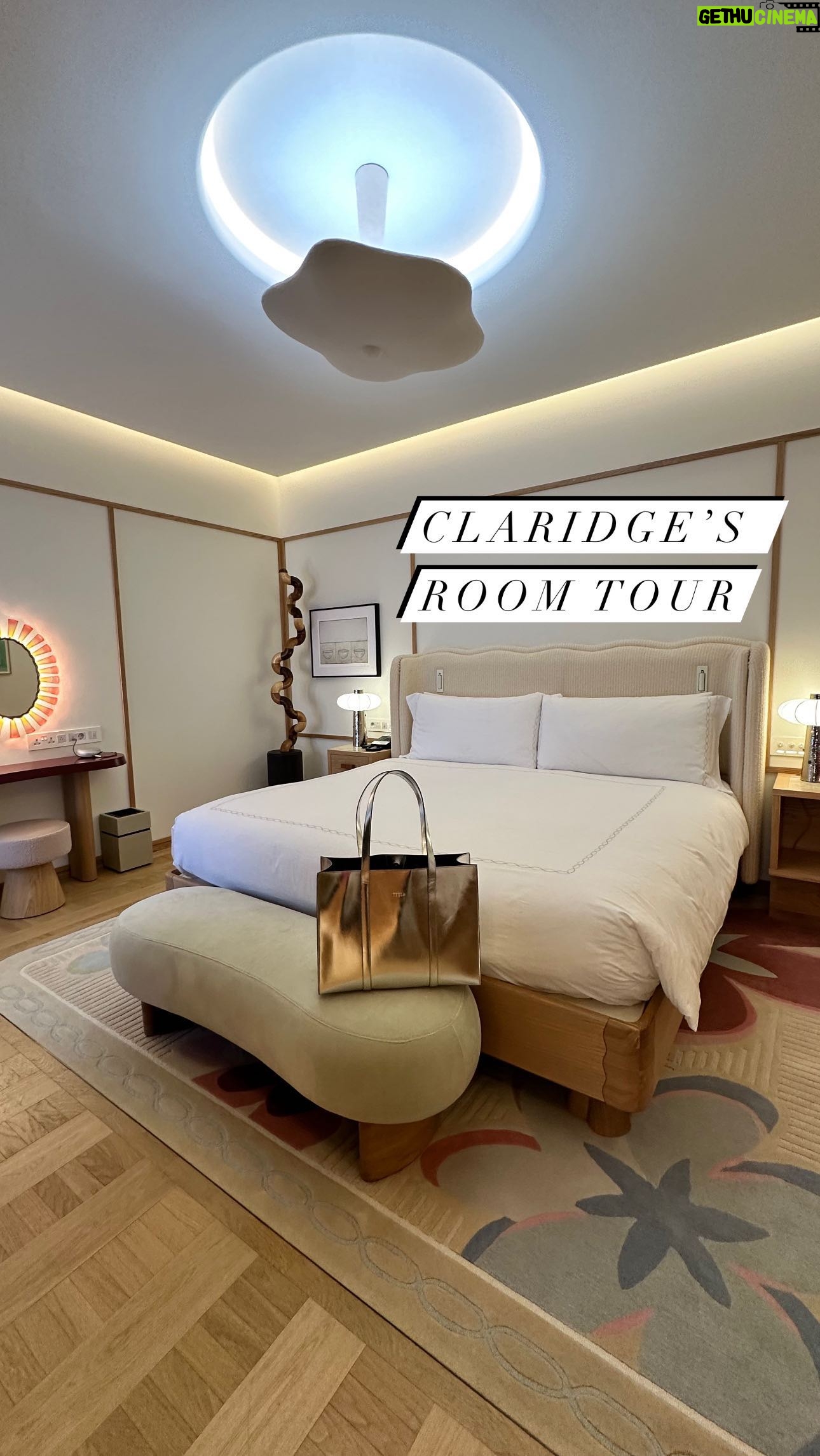 Triona McCarthy - 669 Likes - I know you all love a lil look around a hotel room š so here you go!
@claridgeshotel #roomtour #suitelife