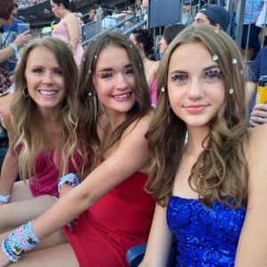Trista Sutter Instagram - This night was sparkling ✨ 
We won’t let it go… 🎶 
(Like ever)
#weloveyouTS #sameinitials #truetalent #purejoy #swiftieforever #bestbdaypresent #corememory 
#HSbesties #sharedwithourbabygirls