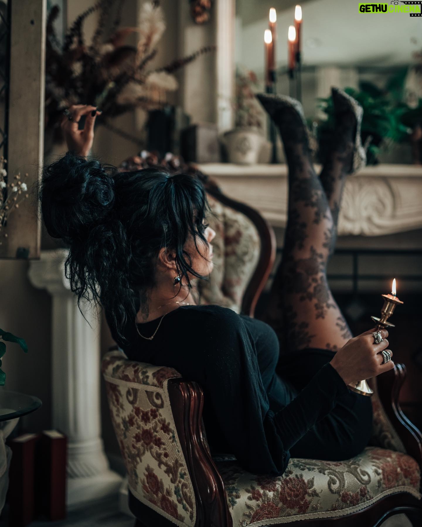 Tristin Mays - 30.6K Likes - Evening relaxation at the @enchantedmanor_
Photography: @bennylee_media